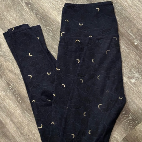 Zyia Terrace Pocket Luxe 7/8 Leggings - Navy with Moons - Picture 6 of 6